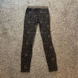 Nikibiki lace leggings